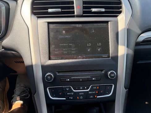 Used 2016 Ford Fusion SE w/ Equipment Group 202A FWD image 19
