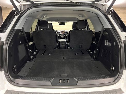 Used 2023 Ford Explorer Limited image 11