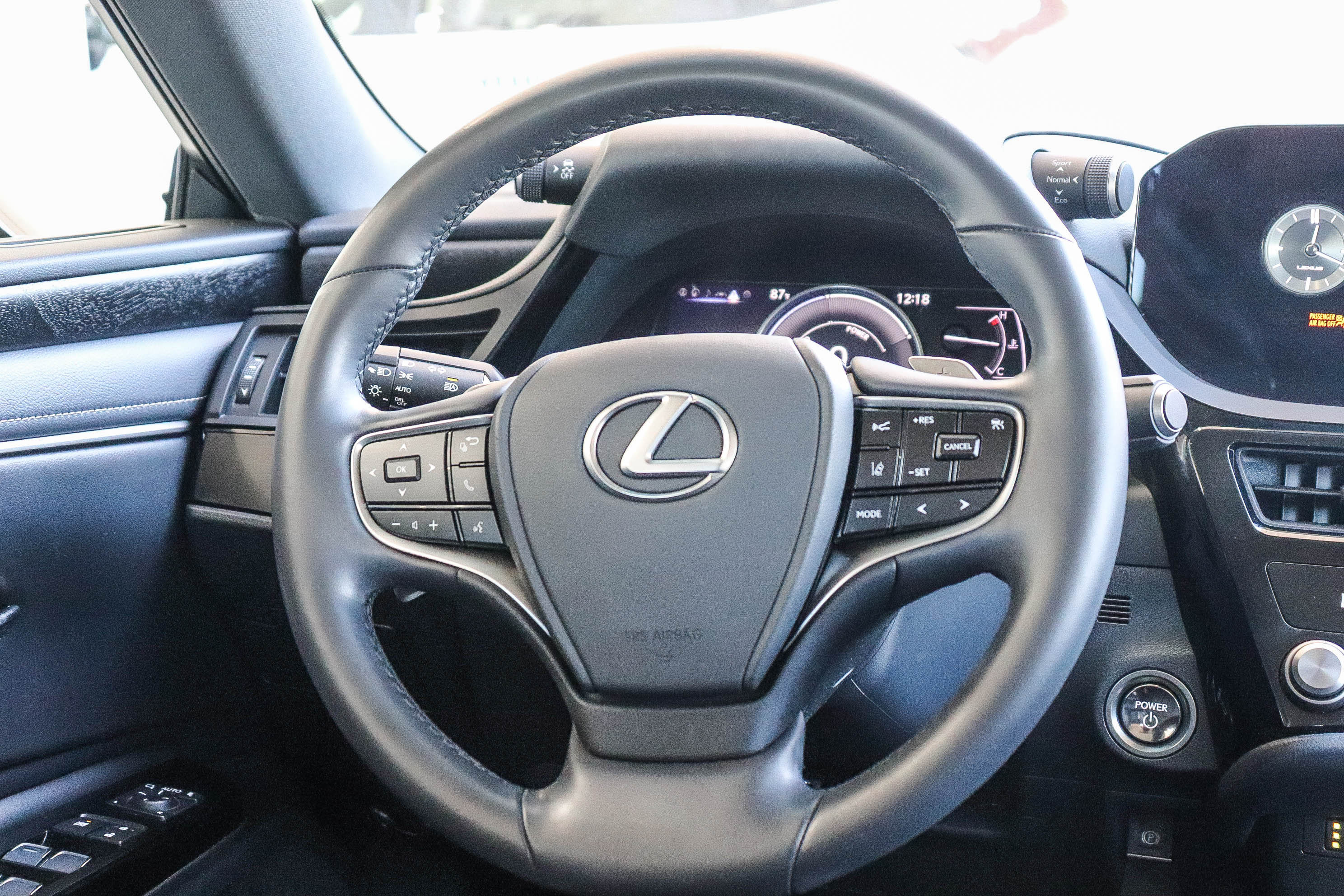 Used 2024 Lexus ES 300h w/ Premium Package FWD image 18