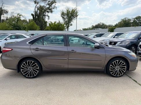 Used 2017 Toyota Camry SE FWD image 6