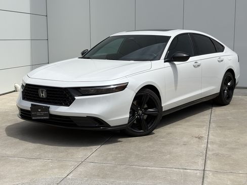 Used 2025 Honda Accord Sport image 2