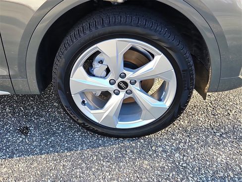 Certified 2025 Audi Q5 2.0T Premium Plus image 10