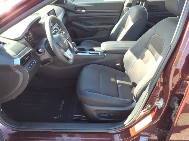 Used 2025 Nissan Altima 2.5 SV FWD image 14