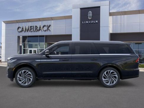 New 2025 Lincoln Navigator L Reserve image 3