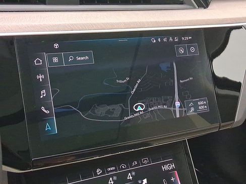 Used 2022 Audi e-tron Premium Plus image 24