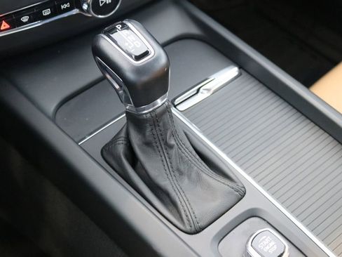 Used 2018 Volvo XC60 T6 Momentum w/ Vision Package image 54