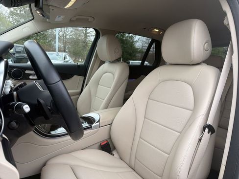 Used 2022 Mercedes-Benz GLC 300 4MATIC image 12