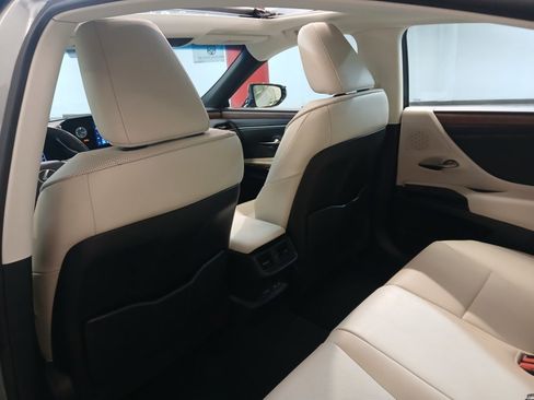 Used 2024 Lexus ES 350 w/ Premium Package FWD image 18