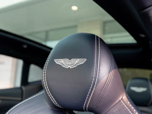 Used 2021 Aston Martin DBX image 5