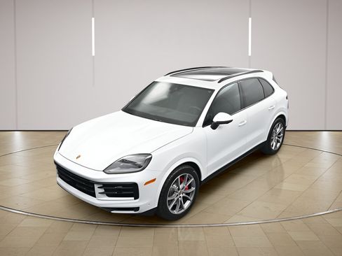 Certified 2025 Porsche Cayenne S AWD/4WD image 32