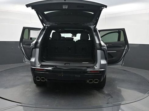 Used 2026 Chevrolet Traverse High Country FWD image 43