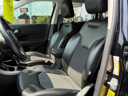 Used 2018 Jeep Compass Latitude w/ Popular Equipment Group AWD/4WD image 10