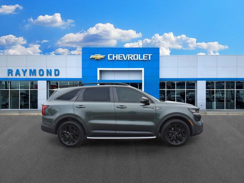 Used 2023 Kia Sorento S w/ Panoramic Sunroof Package AWD/4WD image 2