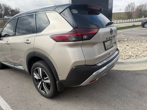 Used 2021 Nissan Rogue Platinum image 5