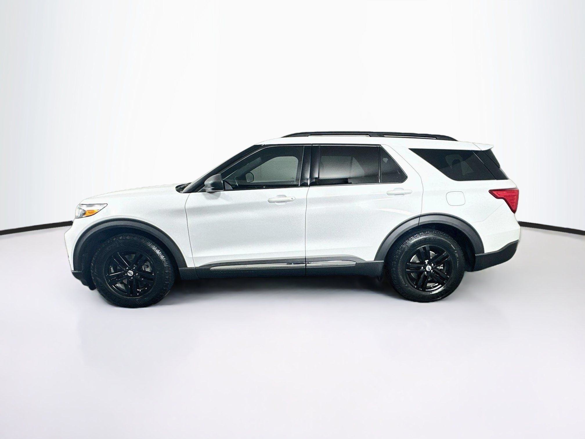 Used 2020 Ford Explorer XLT RWD image 4