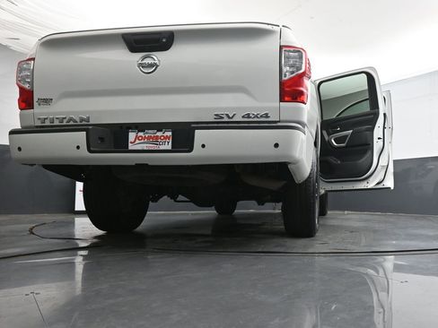 Used 2022 Nissan Titan SV image 43