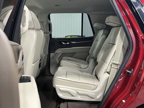 Certified 2021 GMC Yukon Denali w/ Advanced Technology Package AWD/4WD image 11