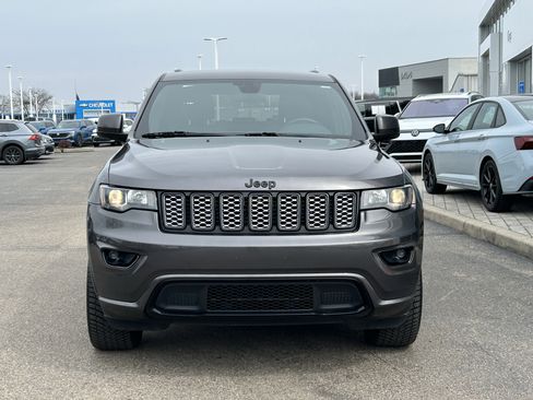 Used 2021 Jeep Grand Cherokee Laredo X image 2