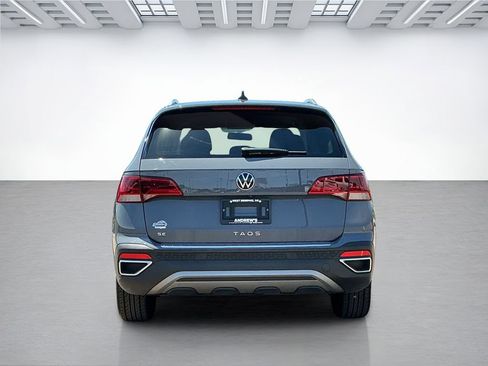 Used 2022 Volkswagen Taos SE FWD image 2