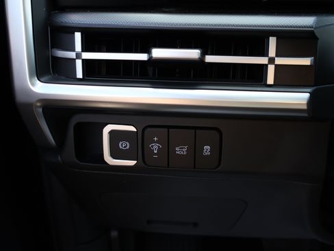 Used 2025 Hyundai Santa Fe SEL AWD/4WD image 46