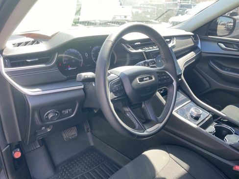 Used 2023 Jeep Grand Cherokee L Laredo image 25