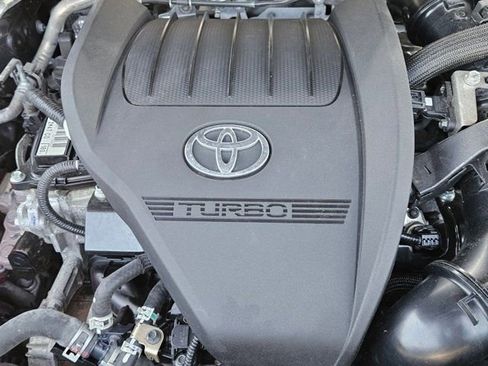 Used 2024 Toyota Highlander LE AWD/4WD image 23