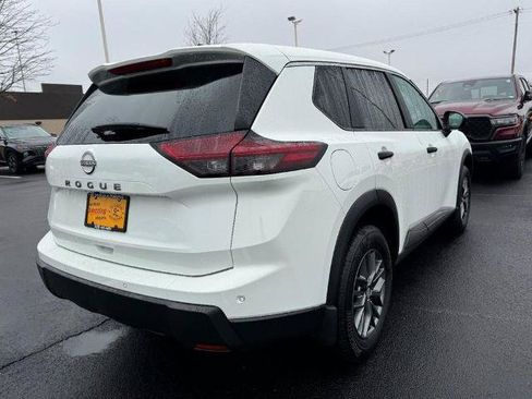 Certified 2025 Nissan Rogue S FWD image 3