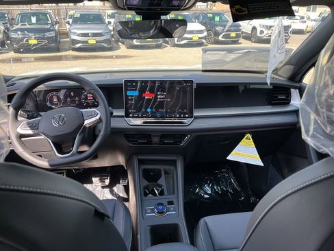 New 2026 Volkswagen Tiguan SE R-Line image 18
