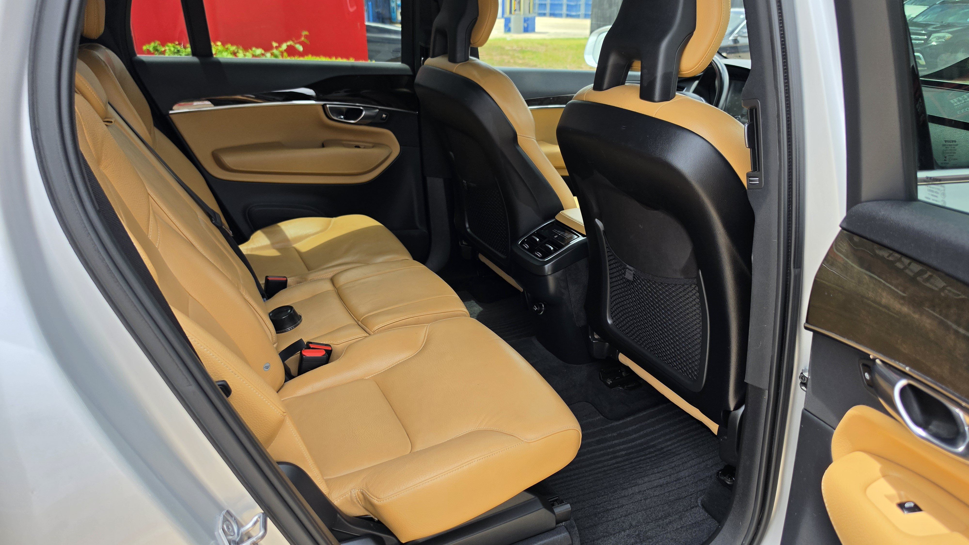 Used 2018 Volvo XC90 T6 Momentum w/ Convenience Package AWD/4WD image 28
