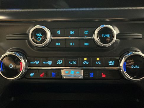Used 2024 Ford F150 Lariat AWD/4WD image 17