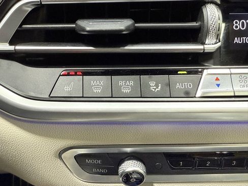 Used 2020 BMW X6 xDrive40i w/ Executive Package image 29