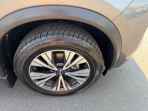Used 2023 Nissan Rogue SV AWD/4WD image 15