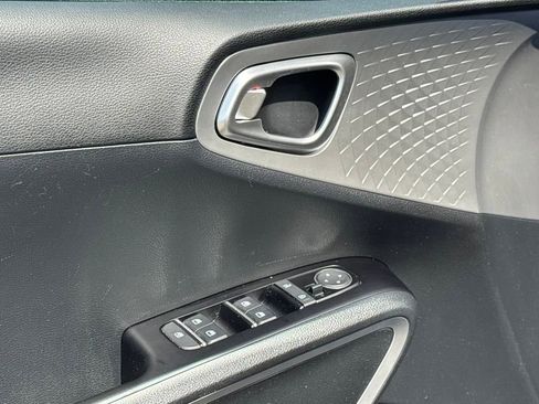 Used 2022 Kia Soul LX w/ Technology Package image 12