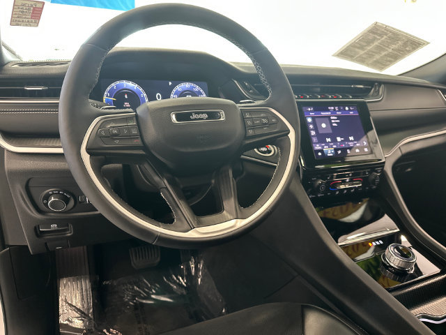 Used 2024 Jeep Grand Cherokee Altitude AWD/4WD image 13