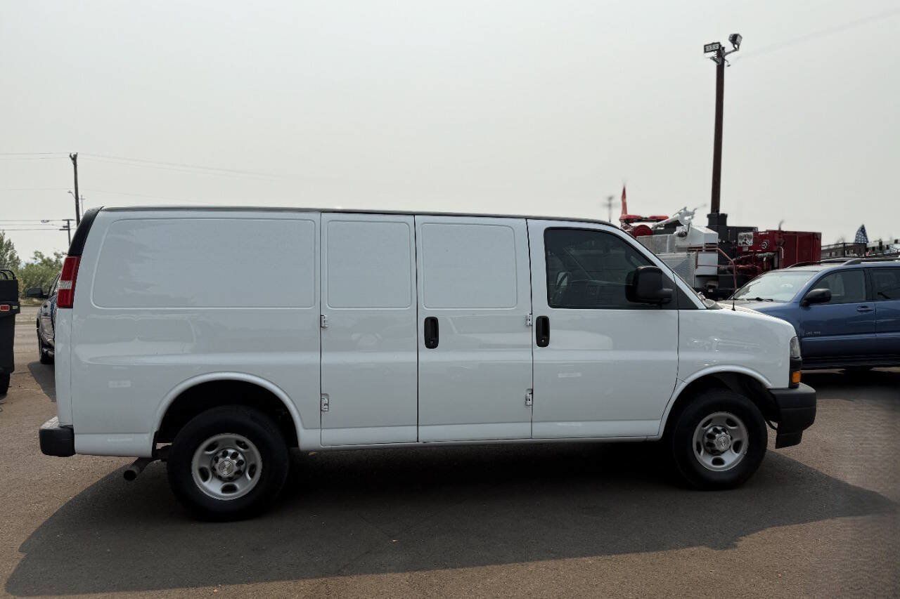 Used 2020 Chevrolet Express 2500 w/ Communications Package RWD image 6