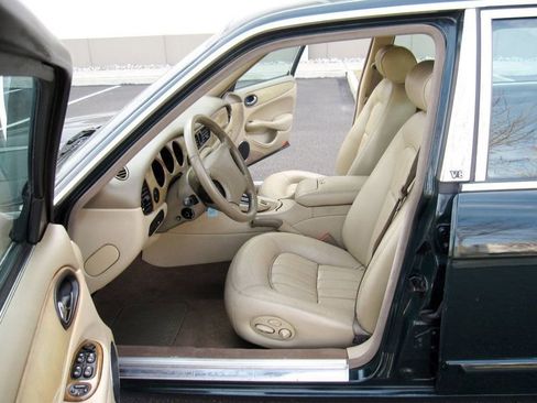 Used 2000 Jaguar XJ8 image 17