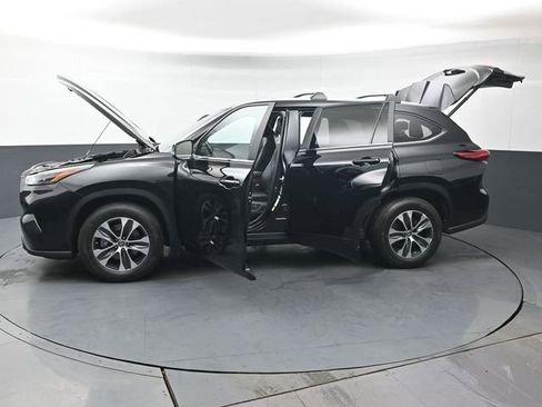 Used 2023 Toyota Highlander XLE FWD image 46
