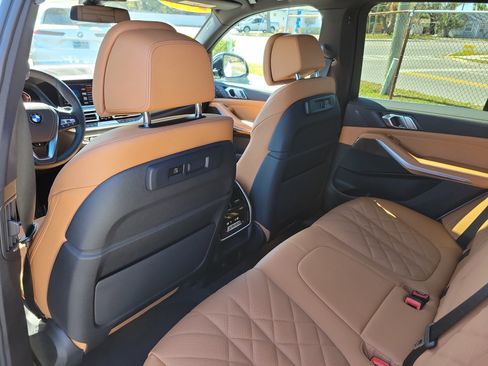 Used 2023 BMW X5 xDrive40i w/ Luxury Seating Package image 12