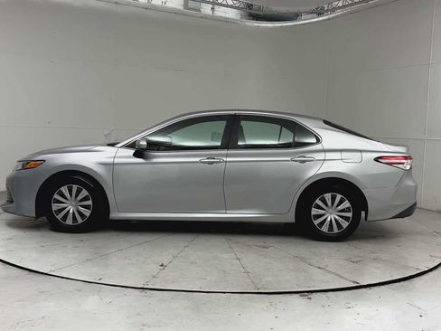 Used 2018 Toyota Camry FWD image 9