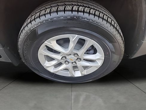 Used 2018 Chevrolet Traverse LT image 12