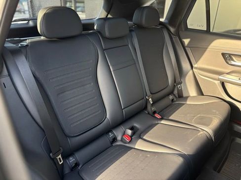 Used 2025 Mercedes-Benz GLC 300 4MATIC image 43
