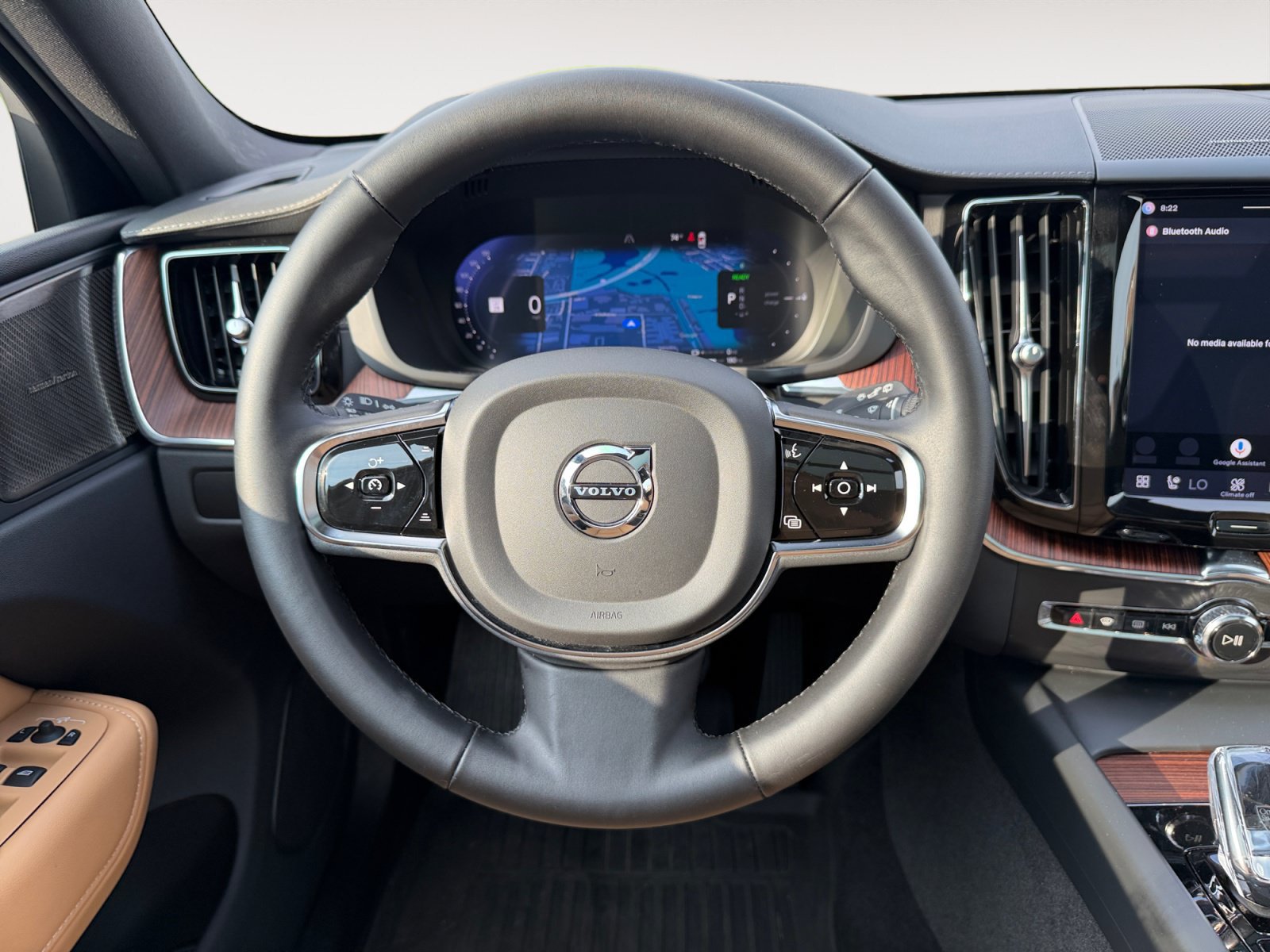 Used 2024 Volvo XC60 T8 Ultimate w/ Climate Package AWD/4WD image 21