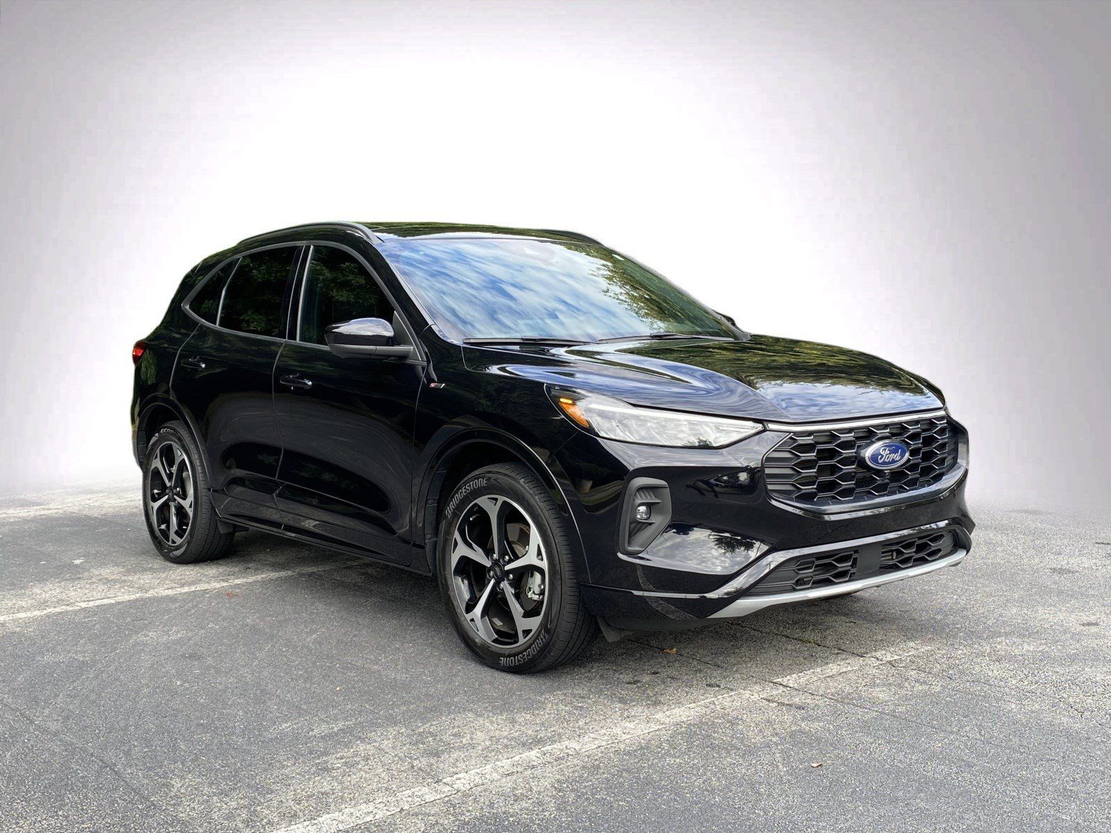 Used 2024 Ford Escape ST-Line Select w/ Tech Pack #2 AWD/4WD image 2