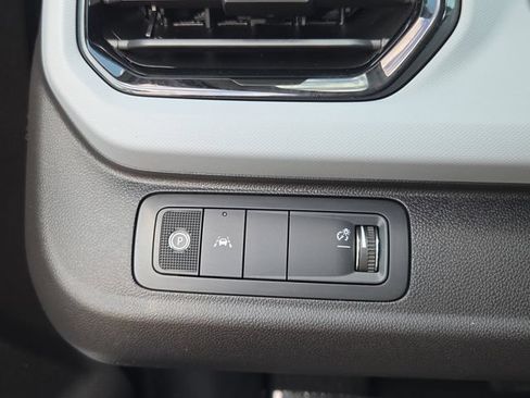 Used 2027 Chevrolet Bolt LT w/ LPO, All-Weather Package FWD image 25