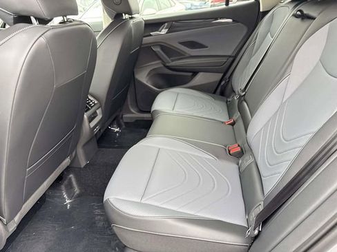 New 2026 Volkswagen Tiguan SE image 10