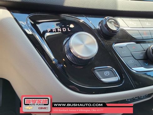 Used 2024 Chrysler Pacifica Touring-L FWD image 27