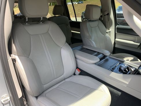 Used 2024 Jeep Wagoneer L Series II w/ Flexible Seating Group AWD/4WD image 43