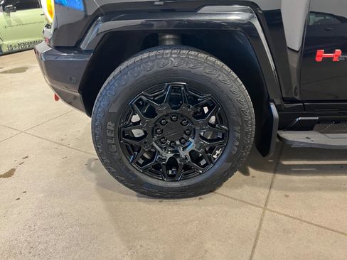 Used 2025 GMC Hummer EV 2X w/ LPO, Roof Cross Rail Package AWD/4WD image 50