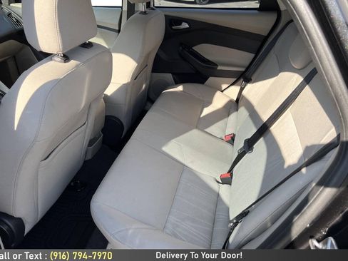 Used 2015 Ford Focus SE w/ SE Sport Package FWD image 14