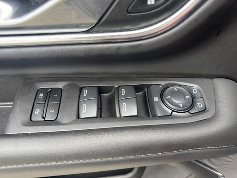 Used 2024 Chevrolet Suburban LT image 21